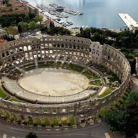 Apartment Amfora Deluxe Pula
