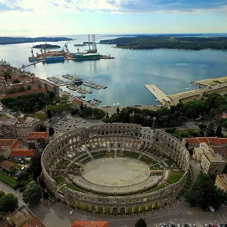Amfora Deluxe Apartment Pula