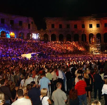 아파트 Amfora Deluxe 풀라