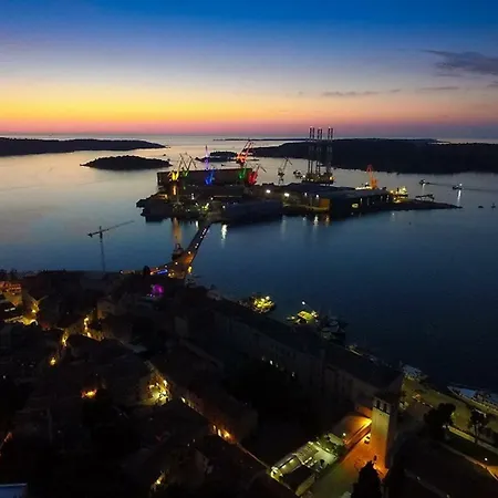 Amfora Deluxe 아파트 풀라